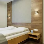 Schlaf&gut - Self Check-in Hotel *